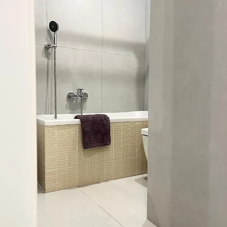 Bianco Premium Z Widokiem Na Ratusz Appartamento Częstochowa